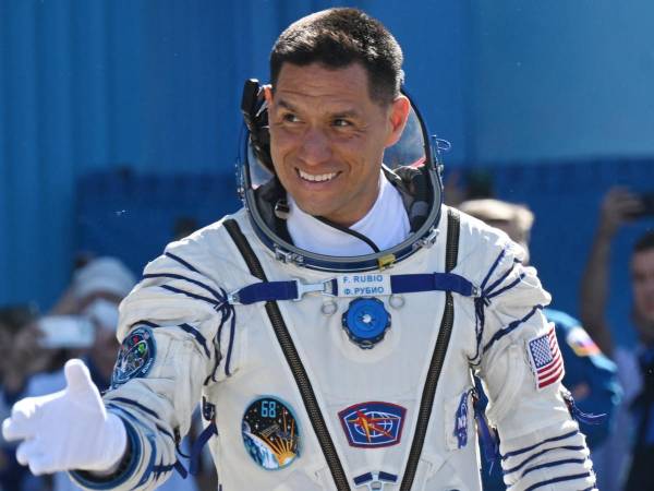 Frank Rubio el astronauta de origen salvadoreño realiza su primera