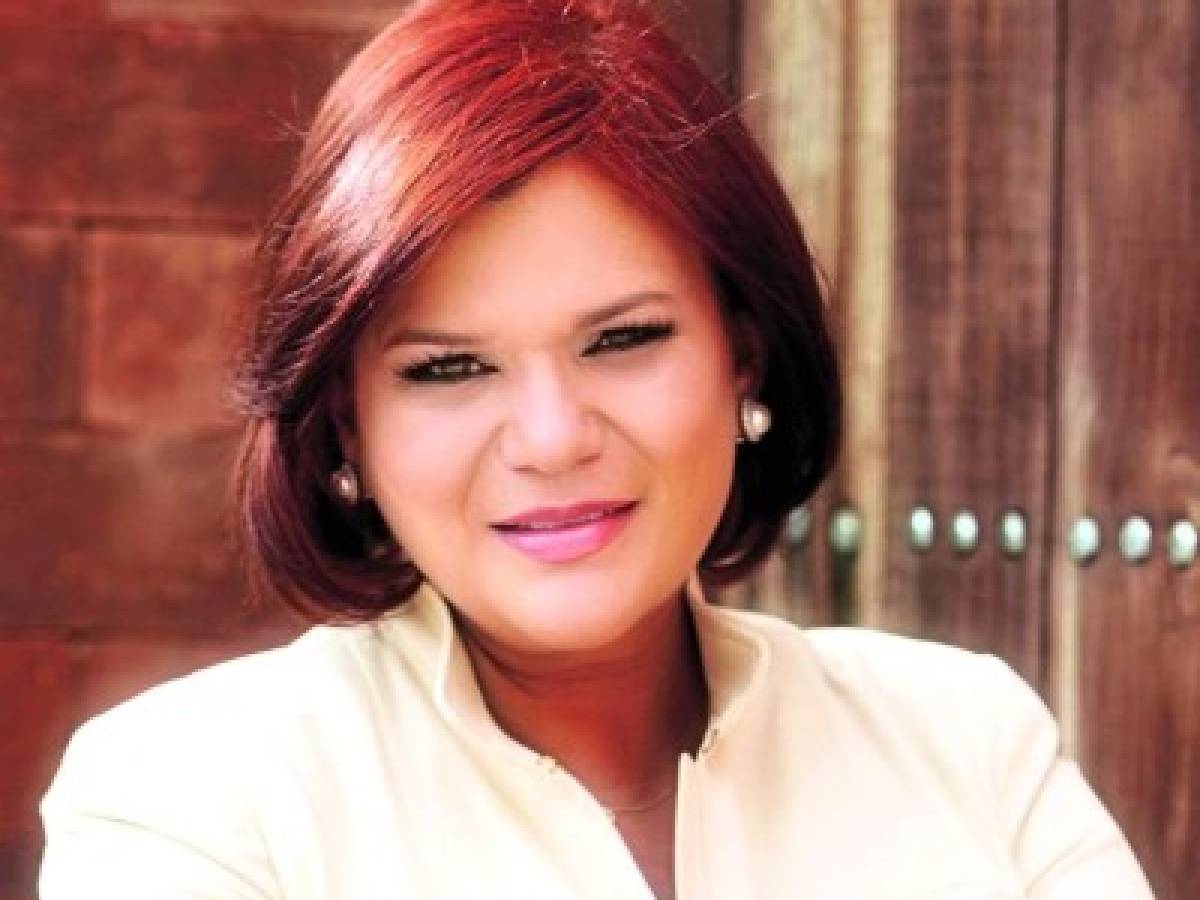 Aline Flores: Eficiente conductora