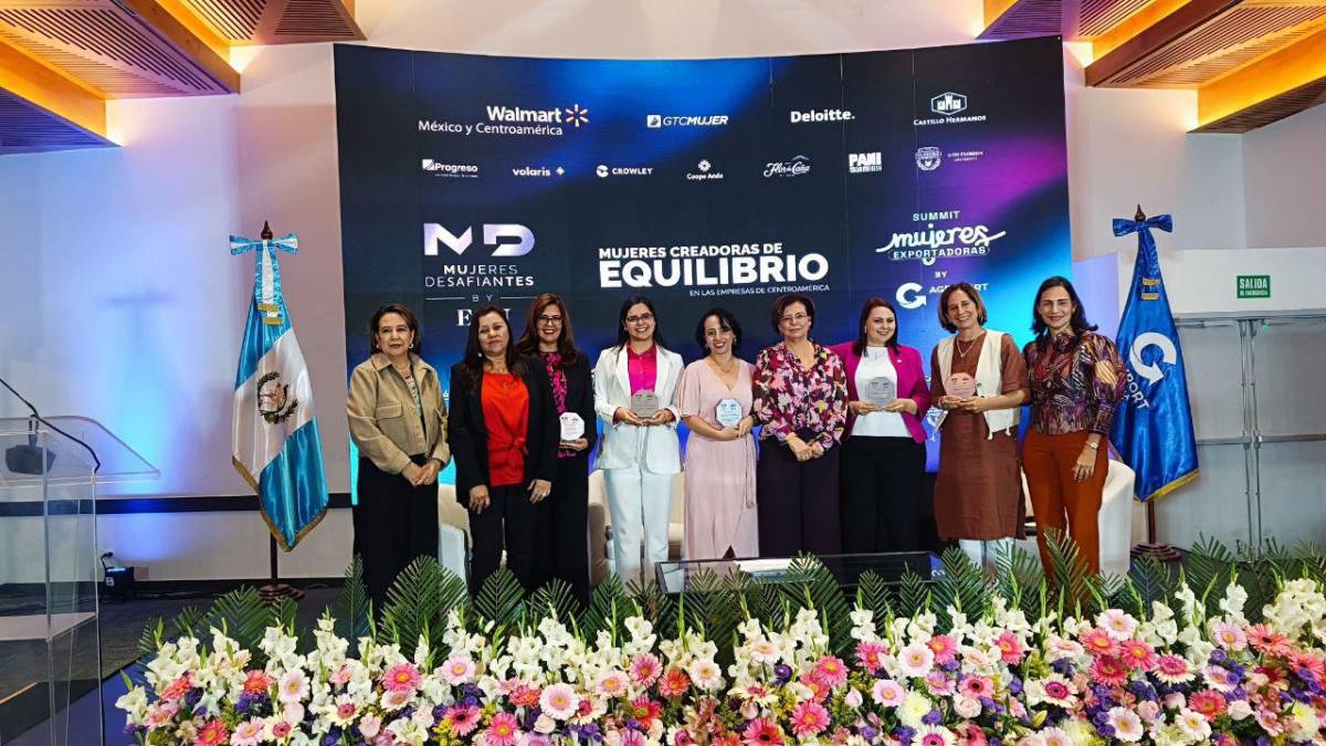 <i>Mujeres Líderes por la Sostenibilidad y de Alta Confianza en Centroamérica, con las participaciones de Andrea Monge, Gerente de Responsabilidad Social Empresarial de INGRUP, pionera en el reciclaje de plásticos en América Latina que forma parte del grupo Castillo Hermanos; de Eleonora Gutiérrez, Cofundadora de MERAKI Sifontes &amp; Gutiérrez y líder en Construcción Sostenible y con María Pacheco, Presidenta de Wakami global. Lorena Bin, Gerente de consultoría en PIZZOLANTE</i>