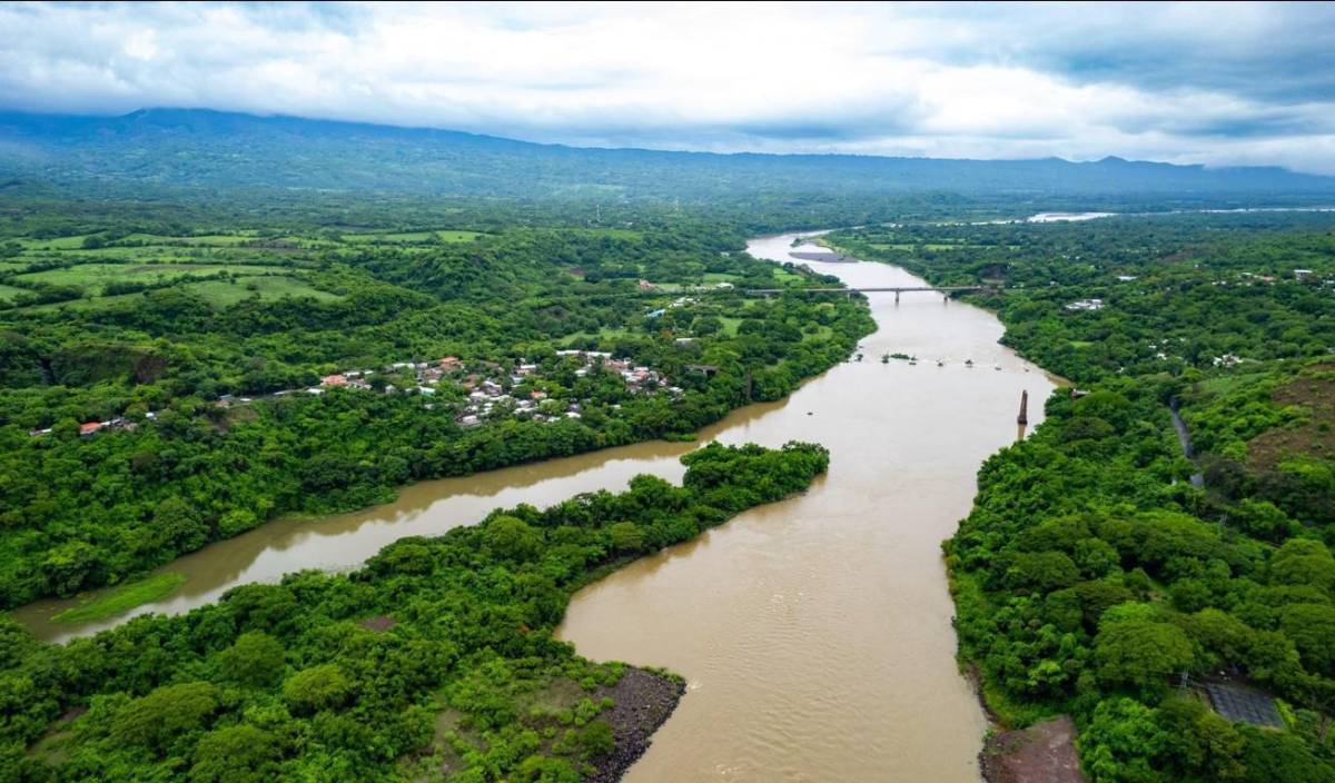 El Salvador realiza histórica conversión de deuda para la conservación de ríos