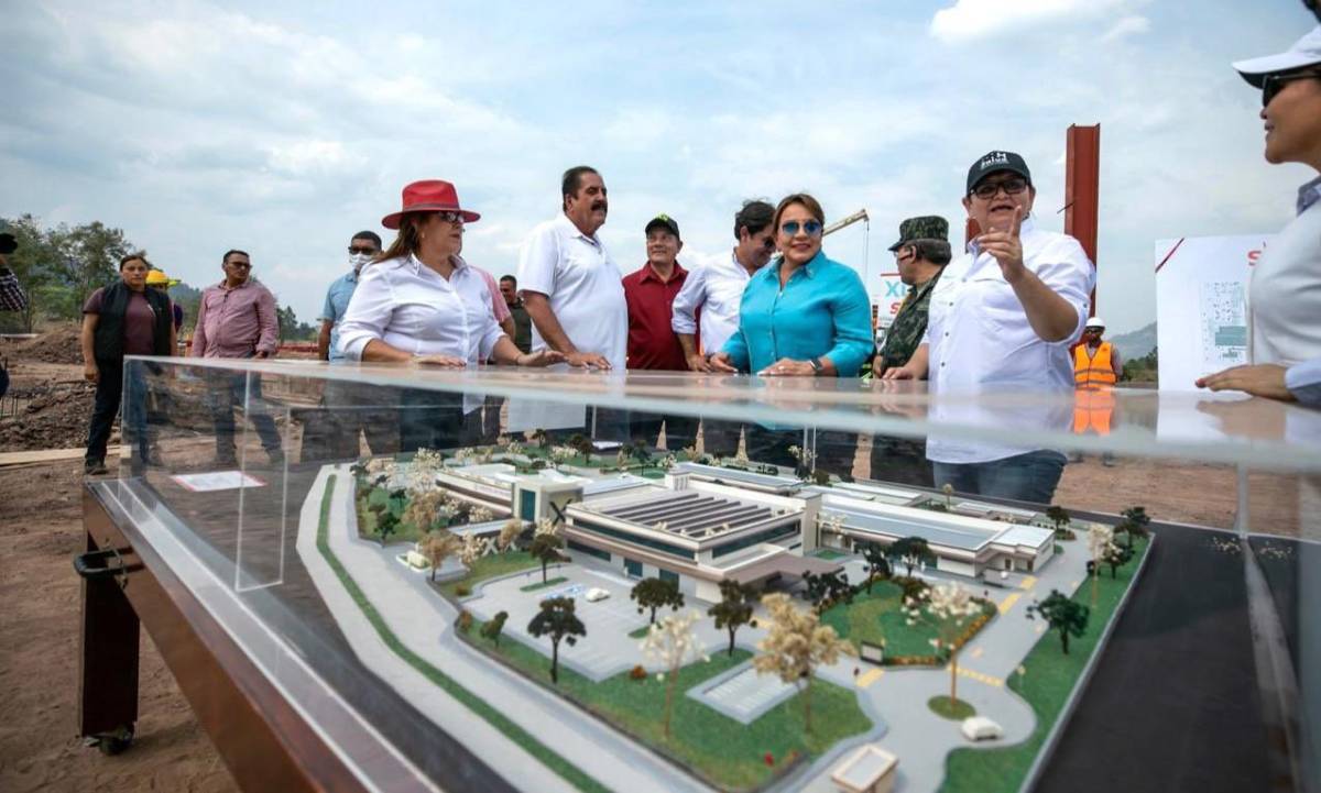 Gobierno de Honduras supervisa avances de construcción de hospital
