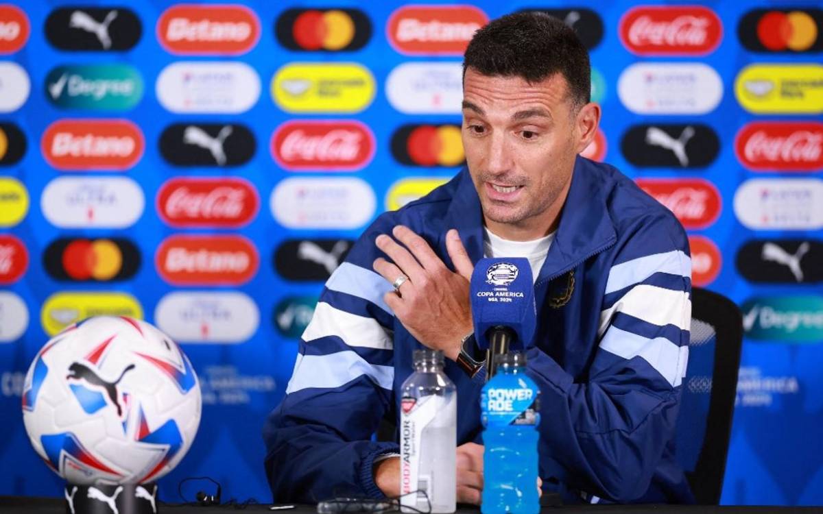 Scaloni: 'Disfrutemos a Messi y a Di María'