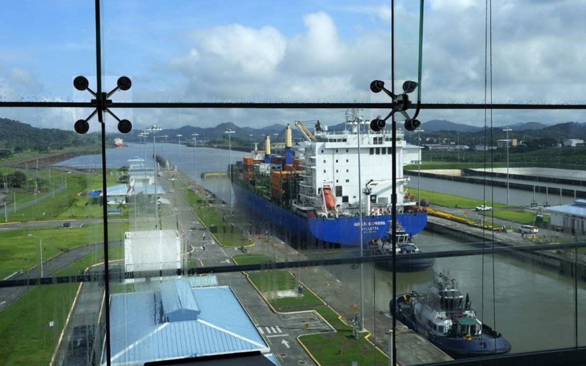 Canal de Panamá se ve amenazado por huelga portuaria en EEUU