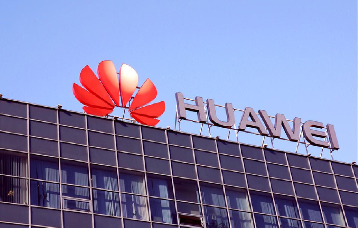 Los envíos de Huawei superaron a los de iPhone en julio