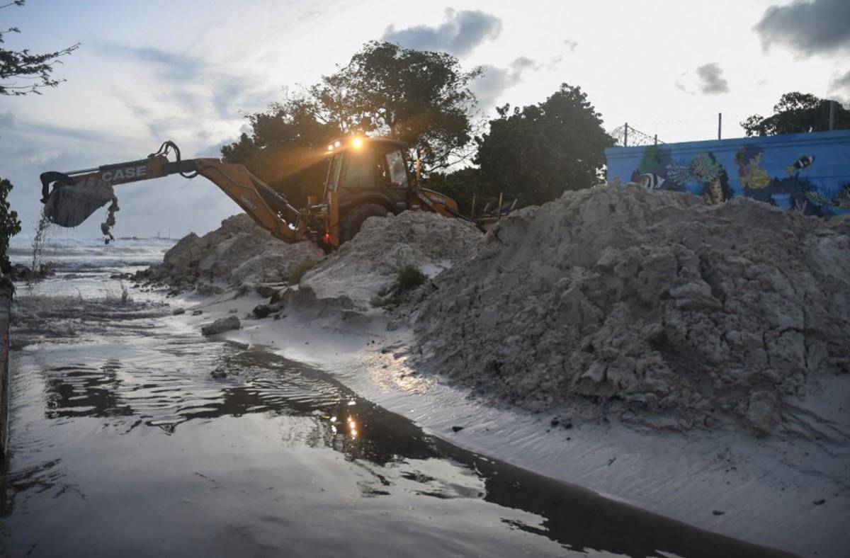 Beryl causa destrozos y un muerto en el Caribe