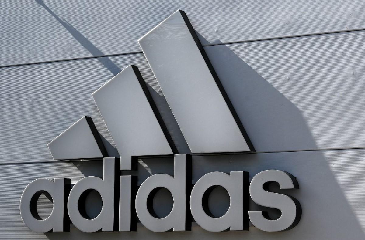 Acciones de Adidas caen tras acusaciones de corrupción