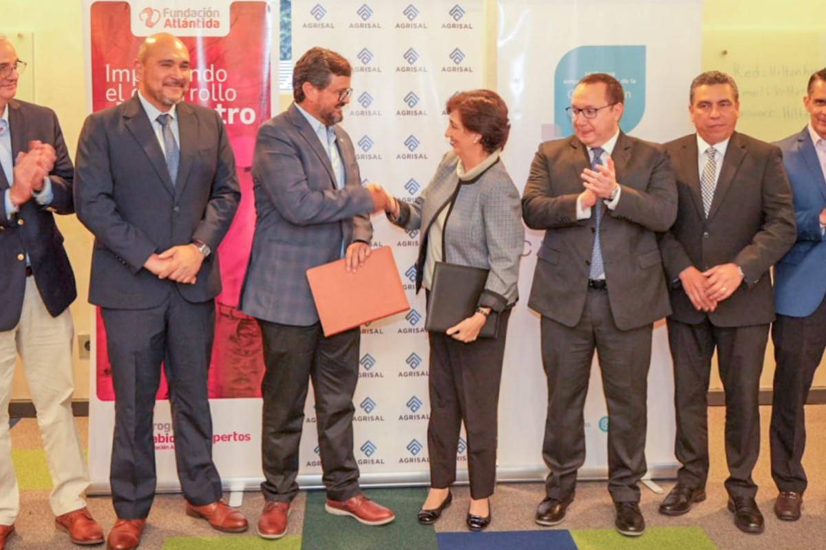 Fundación Atlántida y Grupo Agrisal impulsarán a emprendedores +50 años