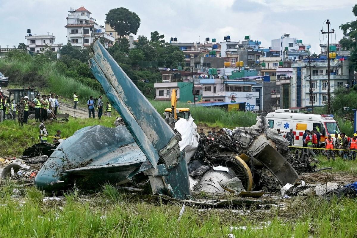 Tragedia en Nepal: avión se accidenta al momento del despegue