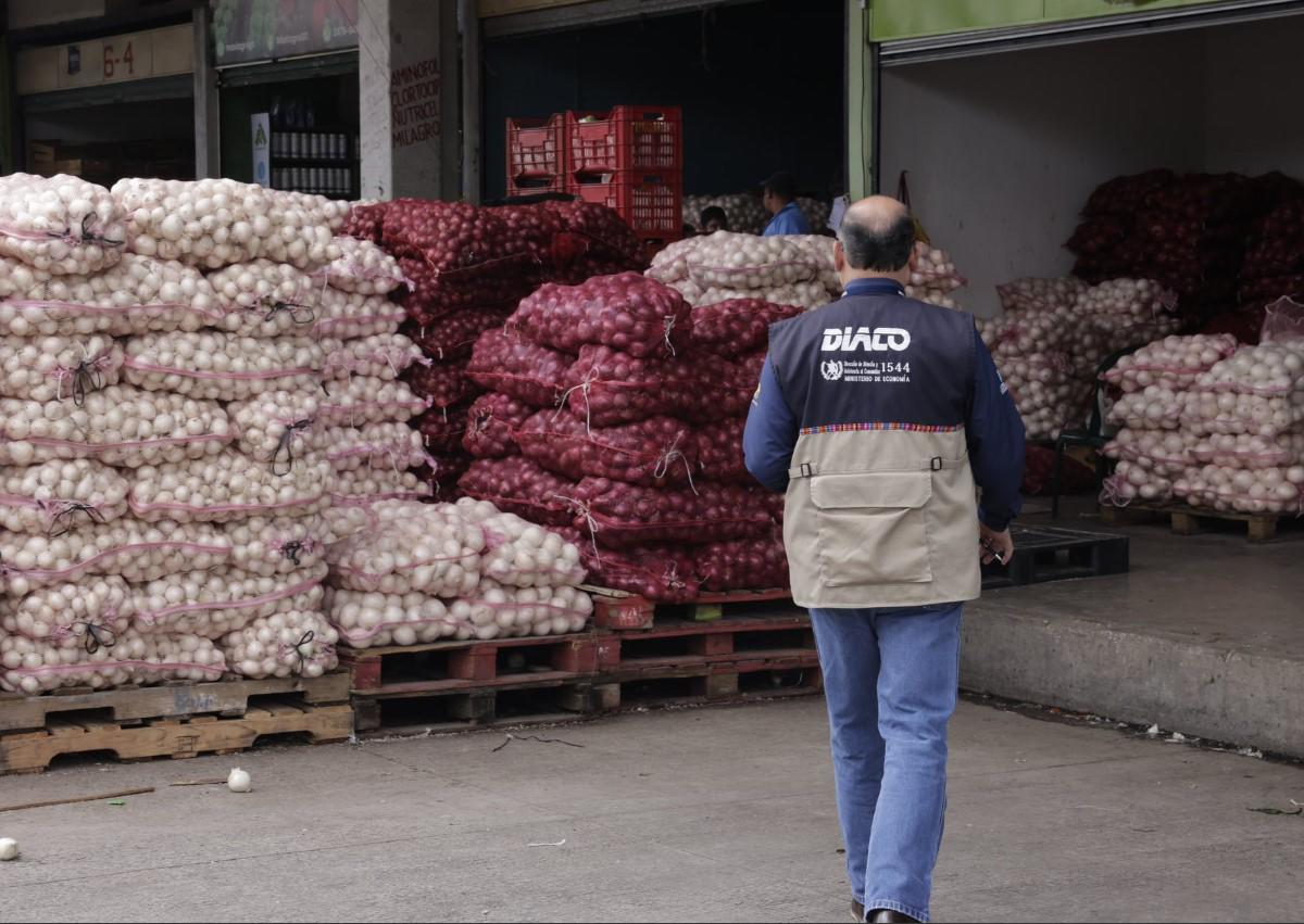 Denuncian a comercializadores de productos de la canasta básica en Guatemala por incrementos de precios