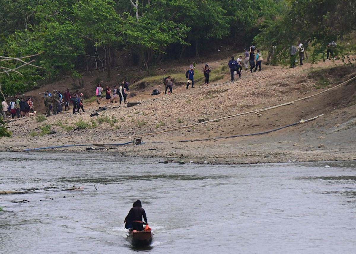 Panamá: Mulino promete deportar a los migrantes que crucen la selva del Darién
