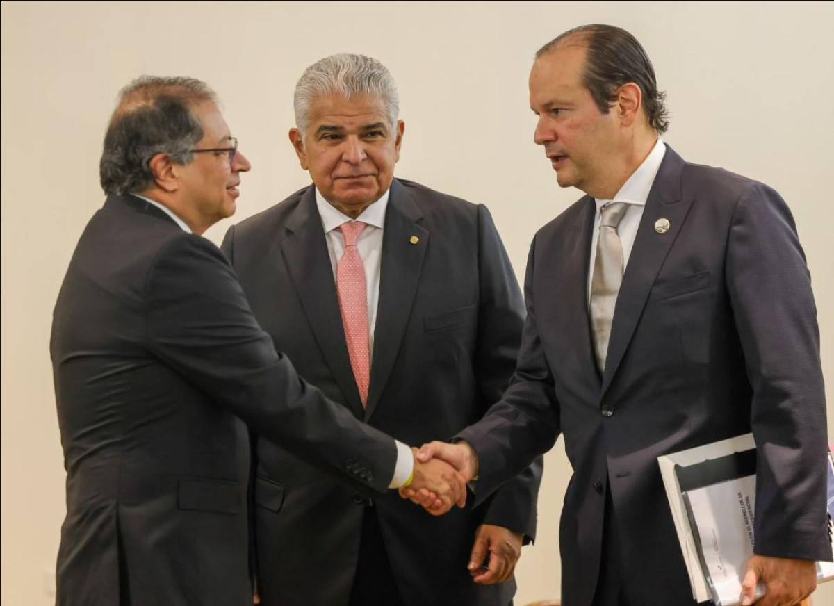 Panamá y Colombia exploran la interconexión eléctrica