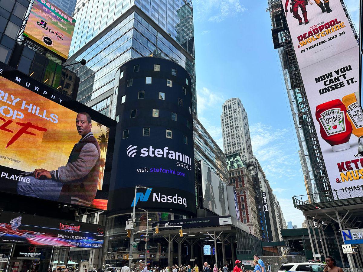 Stefanini Group cuenta con más de tres décadas de trayectoria, la firma tiene presencia global. En la imagen, promociónde Stefanini Group en Time Square, NY.