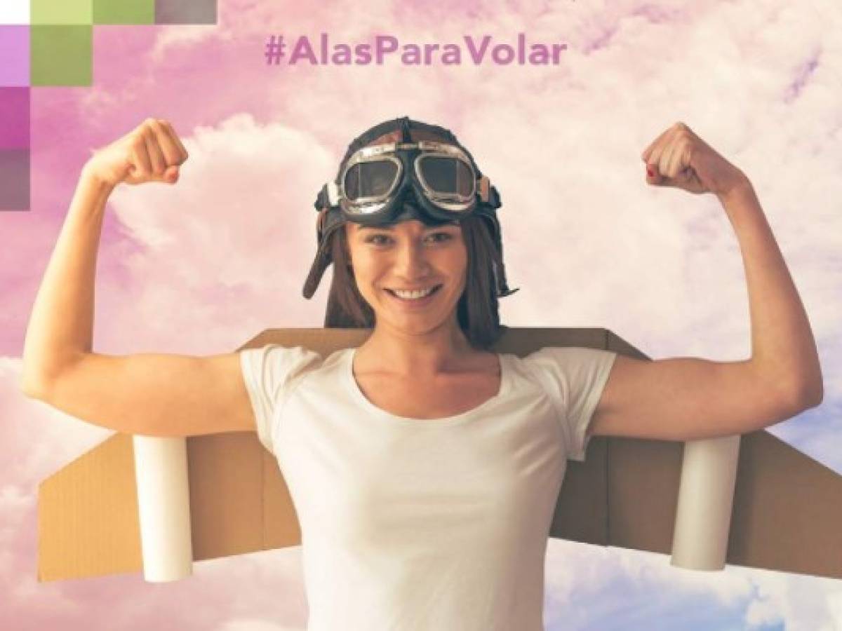 Volaris con vuelo tripulado sólo por mujeres para concientizar sobre el cáncer de mama