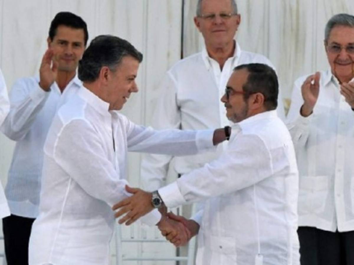 Colombia: gobierno y guerrilla FARC firman paz tras 52 años de guerra