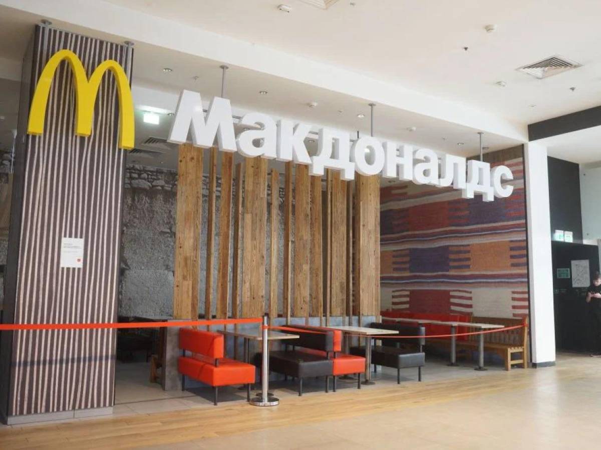 McDonald’s acuerda vender sus restaurantes en Rusia; cambiarán de nombre