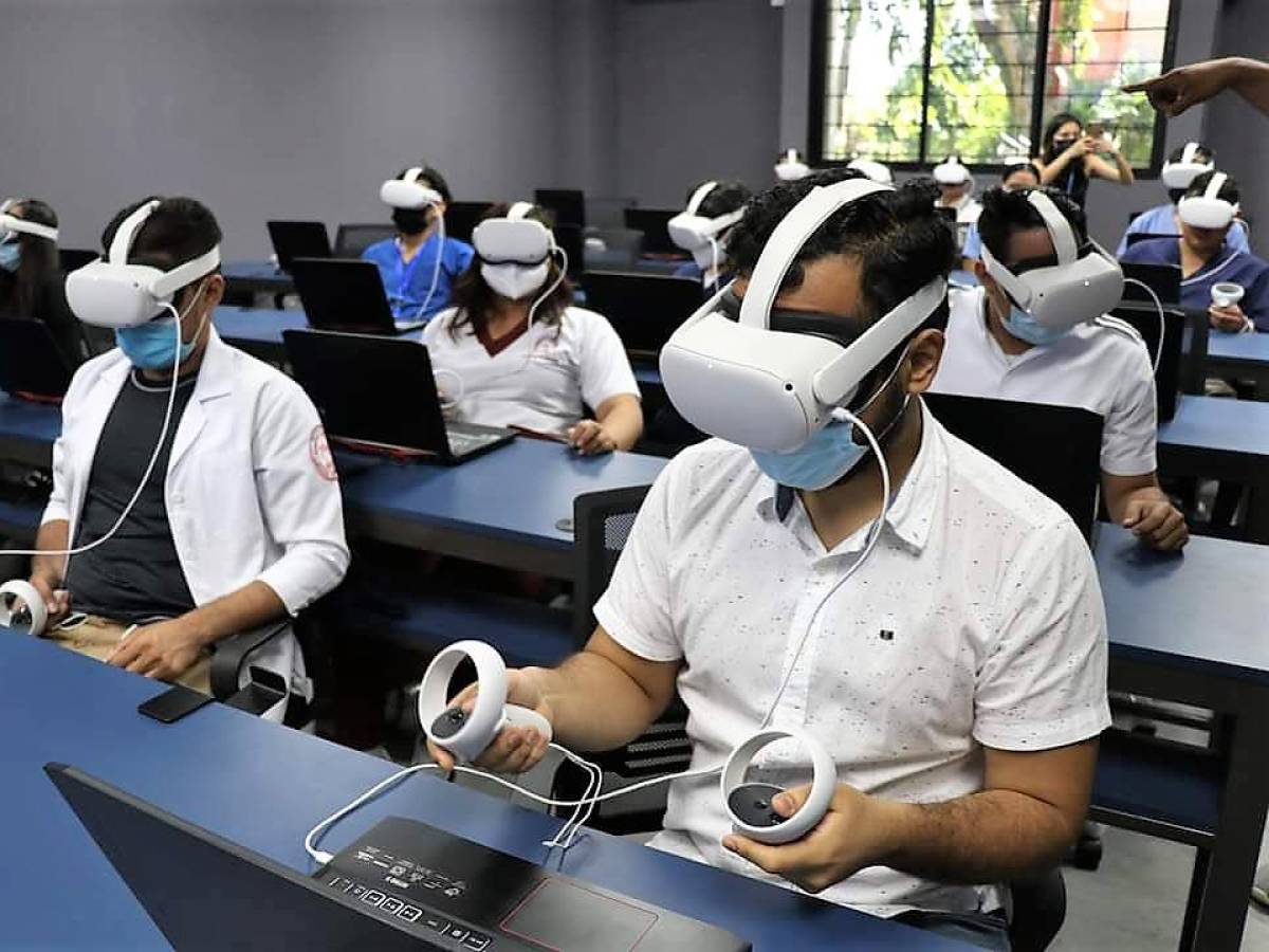 Universidad de El Salvador invierte US$1,26 M en plataforma de realidad virtual