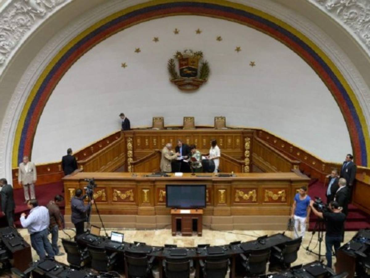 Parlamento venezolano separa a tres diputados tras fallo judicial