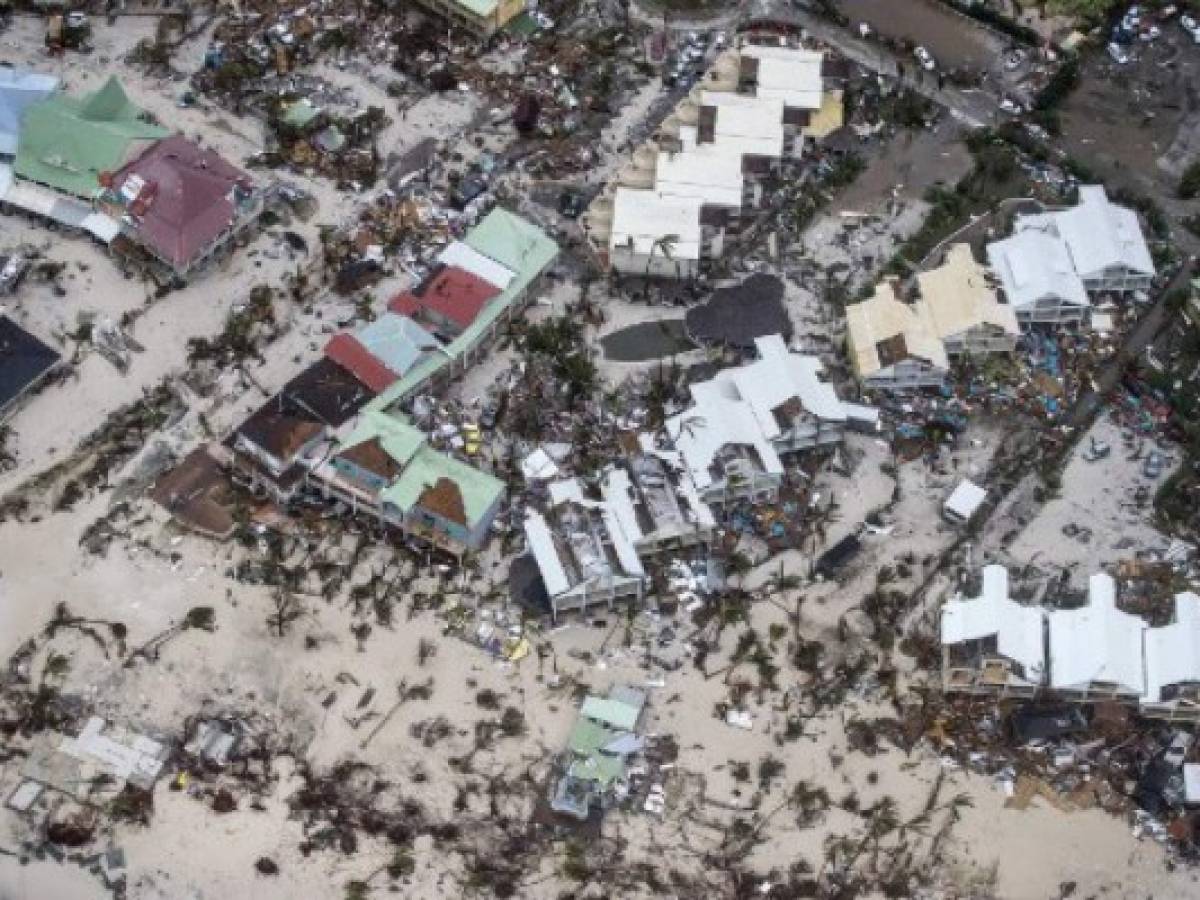 El huracán Irma lleva muerte y destrucción al Caribe, en trayectoria a la Florida