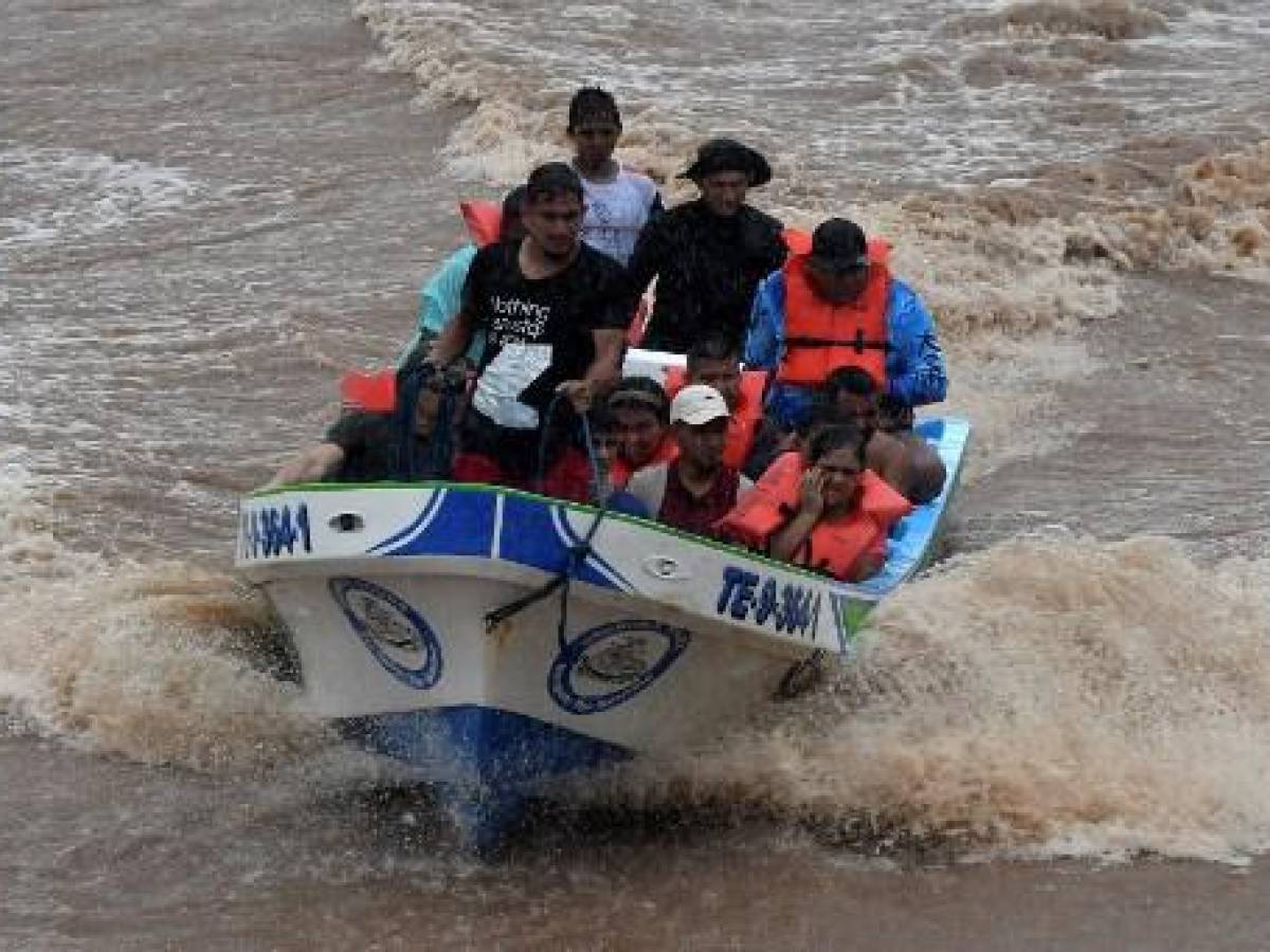 Miles de evacuados por lluvias en Honduras