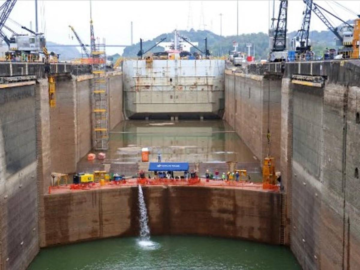 Canal de Panamá proyecta construir un embalse para asegurar el agua