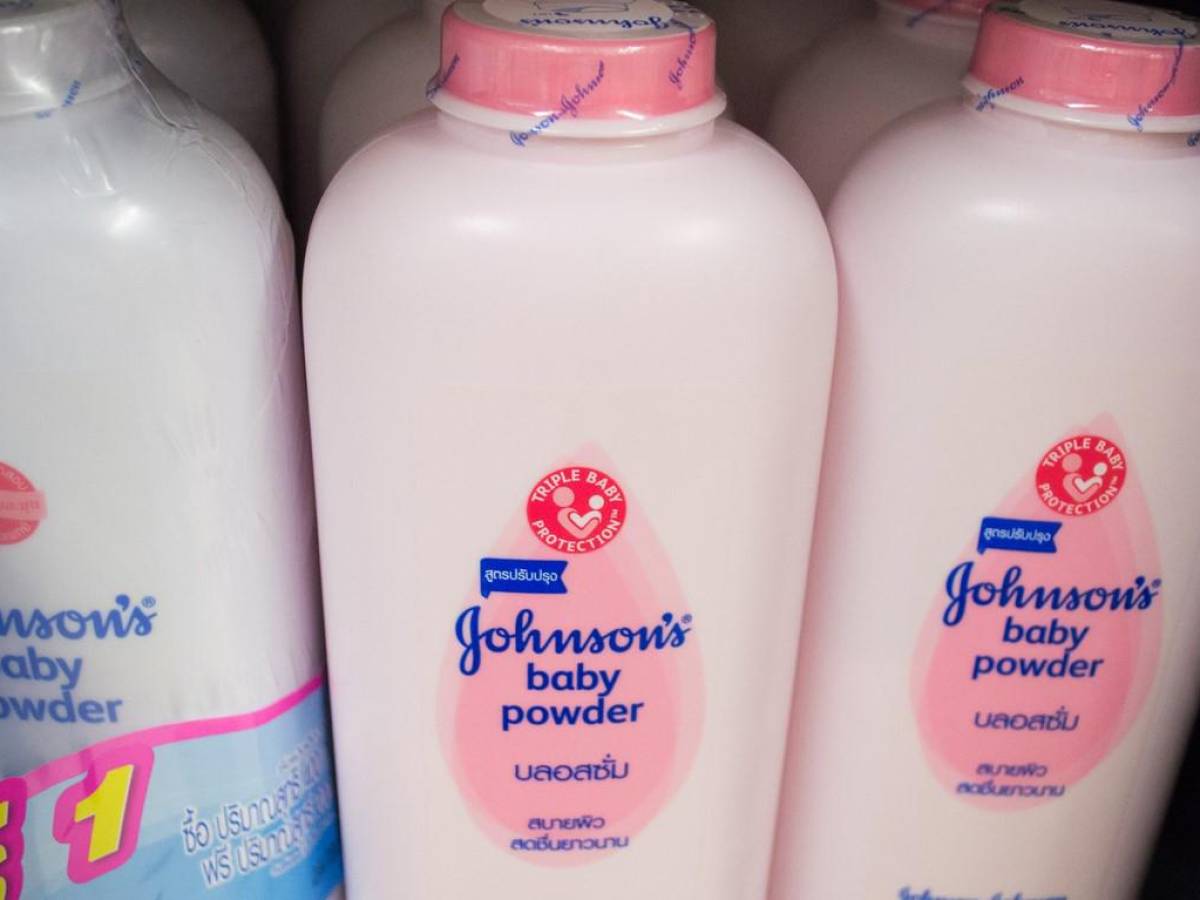 Fuentes: Johnson &amp; Johnson apoyaría la liquidación del talco para bebé por demandas