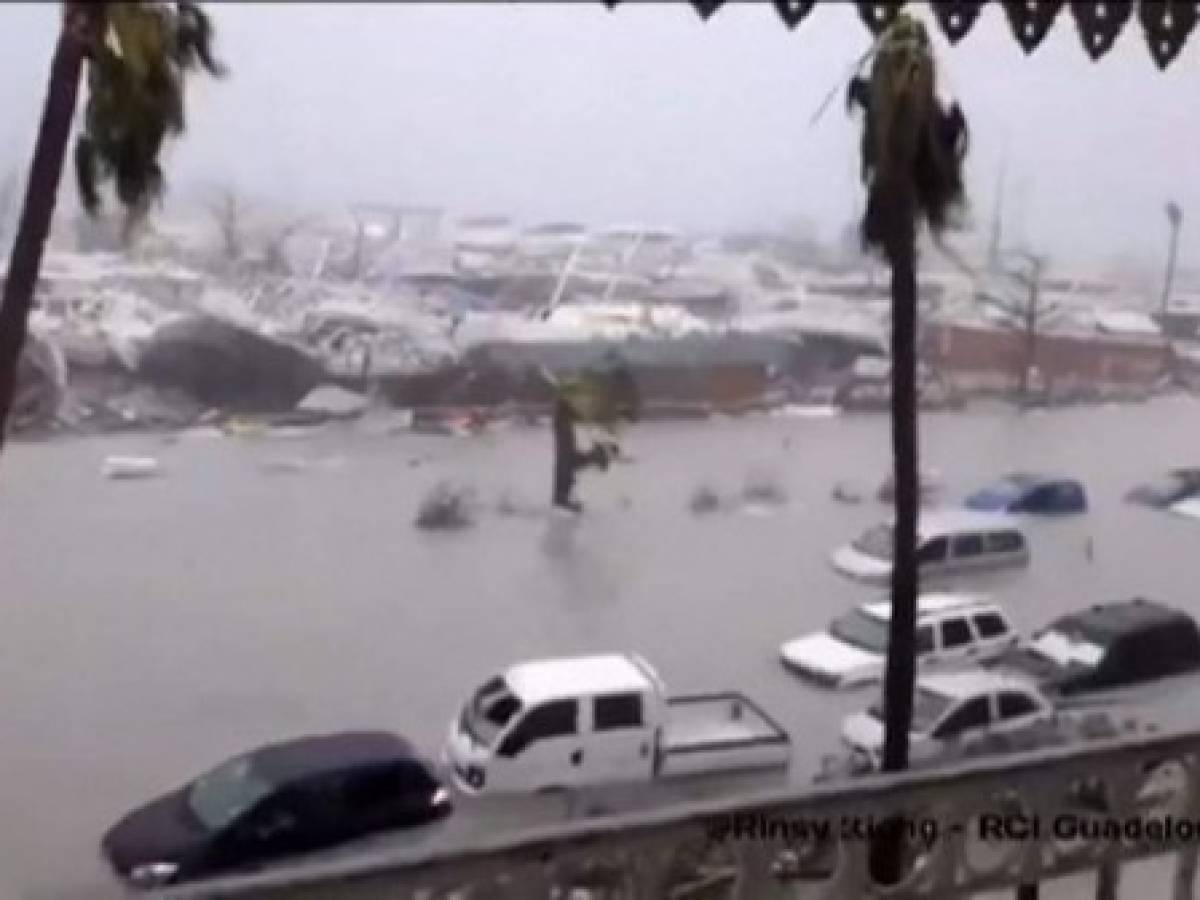 El huracán Irma lleva muerte y destrucción al Caribe, en trayectoria a la Florida