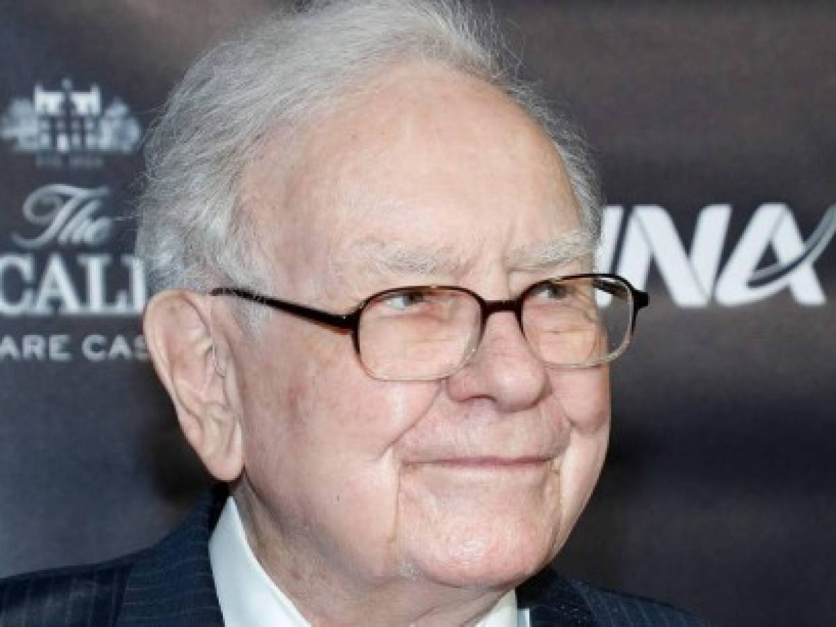 Buffett lamenta la falta de buenas inversiones, pero Berkshire registra beneficios récord