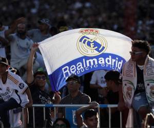 Miles de personas aclaman al Real Madrid tras la conquista de la 15ª Copa de Europa