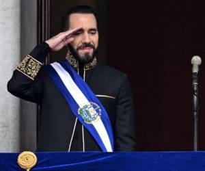 <i>Nayib Bukele empieza hoy su segundo periodo de gobierno luego de vencer a la oposición con un 85% de votos en las elecciones de febrero, donde ganó casi la totalidad del Congreso. Foto AFP</i>