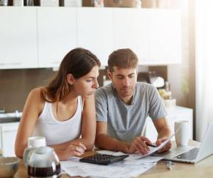 Felicidad financiera en pareja: ¿Cuentas juntas o separadas?