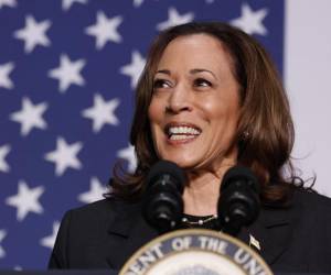 <i>La vicepresidenta Kamala Harris habla durante un evento político en Air Zoo Aerospace &amp; Science Experience en Portage, Michigan, el 17 de julio de 2024. Joe Biden el 21 de julio de 2024 abandonó las elecciones presidenciales de EE. UU. y respaldó a la vicepresidenta Kamala Harris como nuevo candidato del Partido Demócrata. FOTO JEFF KOWALSKY/AFP</i>