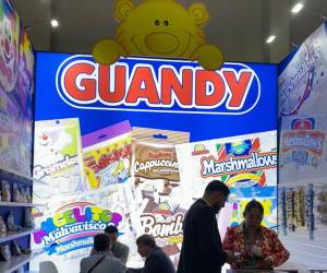 <i>Guandy, empresa socia de la Comisión de Alimentos y Bebidas de AGEXPORT, representa la calidad,innovación y sabor de las golosinas guatemaltecas en ISM Middle East 2024. FOTO AGEXPORT</i>