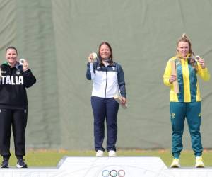 <i>Adriana Ruano le brindó, este 31 de julio de 2024, una medalla de oro a Guatemala. La plata fue para Silvana Stanco (Italia) y el bronce, para Penny Smith (Australia). FOTO AFP</i>