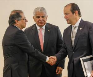 <i>Gustavo Petro y José Raúl Mulino se reunieron en el marco de la toma de posesión del presidente panameño, en Panamá. FOTO CANCILLERÍA PANAMÁ</i>