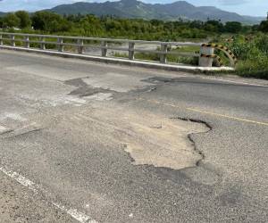 <i>Hundimiento reportado en el kilómetro 170.5, CA-10 Chiquimula por hundimiento reportado en el lugar. Créditos: Jefferson Sandoval, Delegado Departamental de la CONRED.</i>