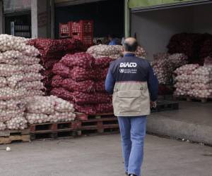 <i>En busca de combatir la especulación, sobreprecios y delitos tributarios, las entidades continuarán supervisando a todos los agentes económicos que intervienen en la cadena para que los alimentos cosechados lleguen a los puntos de venta finales. FOTO AGN</i>