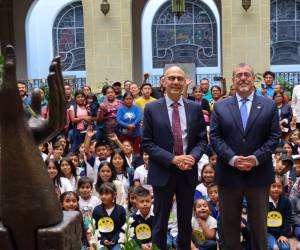 <i>Volker Türk y Bernardo Arévalo hablaron sobre los principales obstáculos que impiden la consolidación de la democracia y la plena vigencia de los derechos humanos en el país. FOTO @volker_turk</i>