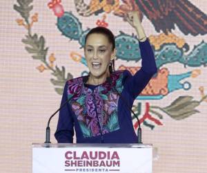 <i>La candidata presidencial de México por el partido Morena, Claudia Sheinbaum, celebra tras los resultados de las elecciones generales en la Ciudad de México, el 3 de junio de 2024. FOTO Gerardo Luna/AFP</i>