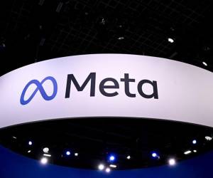 <i>Un logotipo de la empresa estadounidense Meta se muestra durante la feria de innovación y startups de tecnología Vivatech, en el centro de exposiciones Porte de Versailles en París, el 22 de mayo de 2024.JULIÉN DE ROSA / AFP</i>