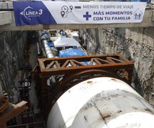 <i>Fotografía de la tuneladora Panamá este miércoles, en Ciudad de Panamá (Panamá). Mulino dio el pistoletazo de inicio a los trabajos de construcción y revestimiento del túnel subacuático de la Línea 3 del Metro que pasará bajo el Canal de Panamá. FOTO EFE/ Bienvenido Velasco</i>