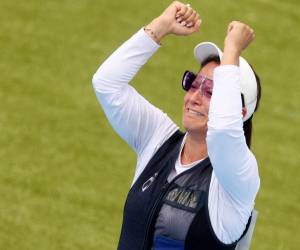 <i>La guatemalteca Adriana Ruano Oliva, medallista de oro, reacciona al final de la final femenina de tiro al plato durante los Juegos Olímpicos de París 2024 en el Centro de Tiro de Chateauroux el 31 de julio de 2024. (Foto de Alain JOCARD / AFP)</i>