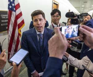 <i>Fotografía de archivo del CEO de OpenAI, Sam Altman, habla con los medios en Washington, DC, EE. UU. EFE/JIM LO SCALZO</i>