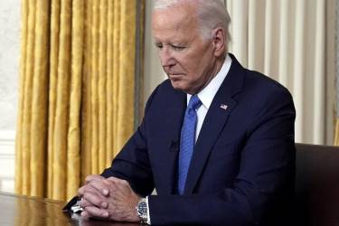 <i>El presidente estadounidense Joe Biden hace una pausa antes de dirigirse a la nación sobre su decisión de no buscar la reelección, en la Oficina Oval de la Casa Blanca en Washington, DC, el 24 de julio de 2024. FOTO Evan Vucci / PISCINA / AFP</i>