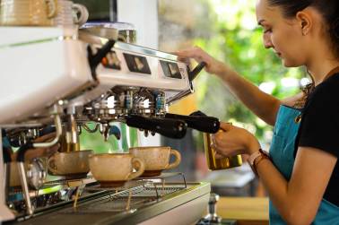 Argentina no es productora de granos de café por lo que importa el 100 % del crudo y luego lo industrializa. Foto de iStock