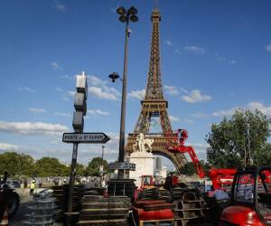 <i>Esta fotografía muestra el sitio de construcción del Parc des Champions (Parque de los Campeones) al pie de la Torre Eiffel en el Trocadero para los próximos Juegos Olímpicos de París 2024, en París el 4 de julio de 2024. FOTO Geoffroy VAN DER HASSELT / AFP</i>