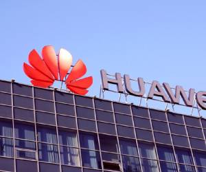 En lo que va de año, las ventas directas de teléfonos inteligentes en China han aumentado un 9 %, con Huawei experimentando un aumento del 68 %. Foto de iStock