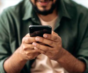 Una vez se crea el evento, los miembros del grupo pueden ver la invitación y aceptar su asistencia. Foto de iStock