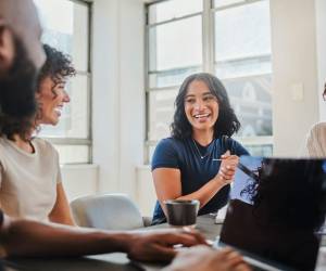 Es importante definir sus prioridades en el trabajo y evaluar si sus acciones reflejan esas intenciones. Foto de iStock