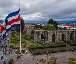 Costa Rica revisa al alza proyección de crecimiento y la ubica en 4 % en 2024 y 2025