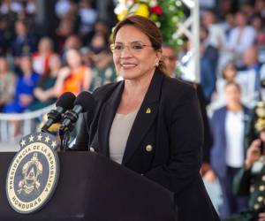 Xiomara Castro defendió a su esposo, afirmando que su trayectoria es impecable. Foto de archivo